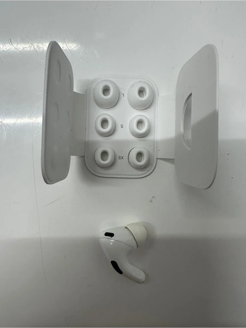 Apple AirPods Pro 2nd generation replacement right side only - A2698 new eartip